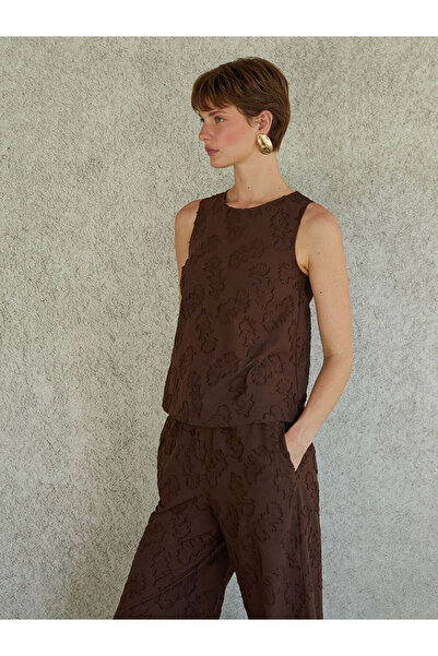 LC Waikiki Rmz Gi̇yi̇m Farkiyla Zero Roba Collar Embroidered Blouse