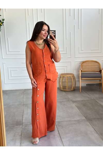 Yağmur Butik Pantaloni din muselină cu picior larg și detalii cu nasturi