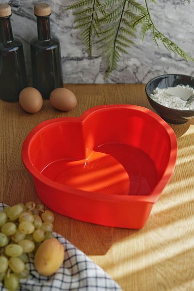 EVLE Heart Model Silicone Cake Mold, Platinum Silicone, Red