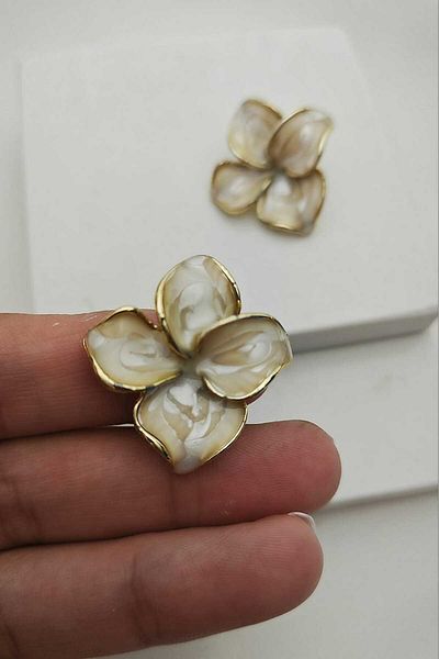 KYOLA DESİGN Variegated Cream Enamel Leaf Gold Earrings (4 cm)