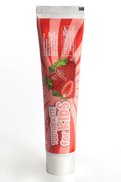 Pierre Cardin Fluoride-Free Children's Toothpaste Protecting Against Decay – Strawberry Flavored 75 ml