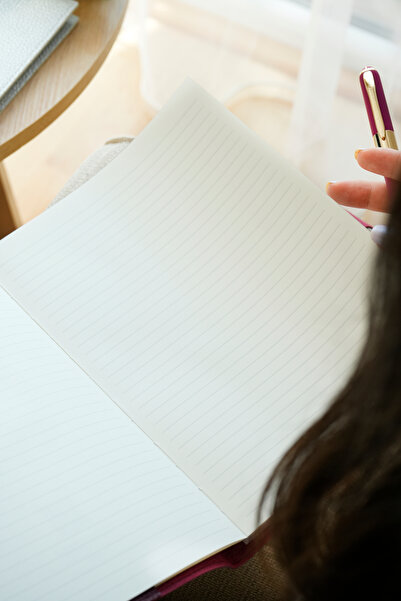 Victoria's Journals Executive Vegan Leather Notebook. 19X25 Cm. 100 Grams. 176 Pages. Edge Gilded Green