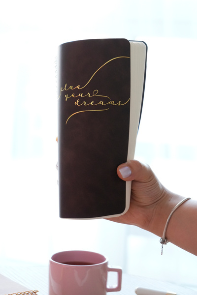 Victoria's Journals A5 Spiral Vegan Leather Unlimited Planner Agenda. 100 Grams. Ivory. 224 Pages.