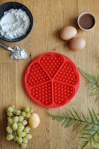 EVLE Waffle Mold, Platinum Silicone, 18 X 1.5 Cm, Red