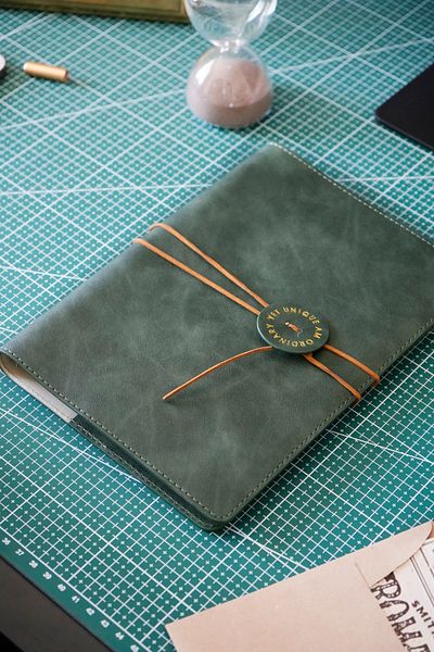 Victoria's Journals Notebook with Vegan Cover with A5 Mechanism.100 Gr. 160 Pages. Lined