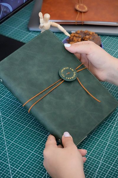 Victoria's Journals Notebook with Vegan Cover with A5 Mechanism.100 Gr. 160 Pages. Lined