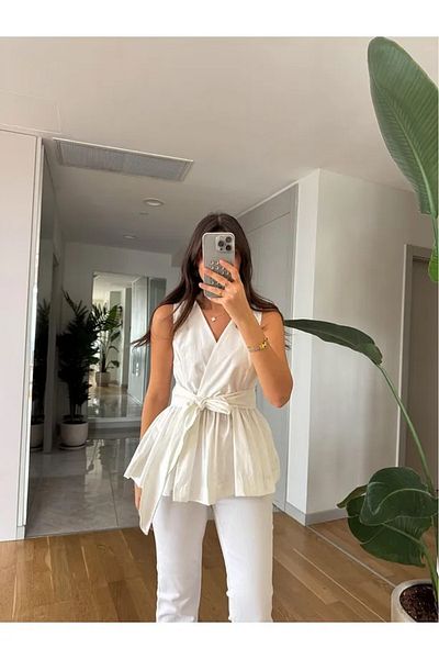 Ecenin Favorileri Belted V-Neck Blouse