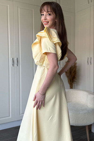 Dilay Gökoğlu Butik Fırfır Detaylı Kemerli Midi Kloş Sarı Elbise