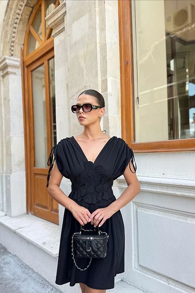 GÜLSELİ Black Daisy Appliqued Short Dress