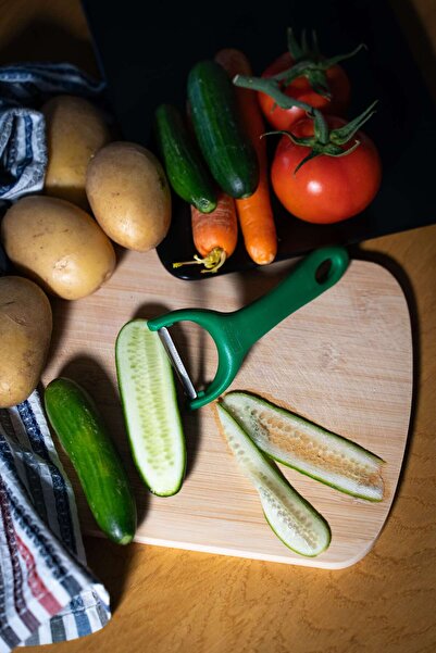 Solingen Mat Yeşil Sapan Soyacak – Paslanmaz Alman Çeliği, Ergonomik Sap, Çift Yönlü Kullanım