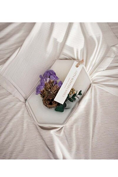 Generic Rhombus Dried - Flower Candle, Elegant Fragrance with Purple Flowers ...