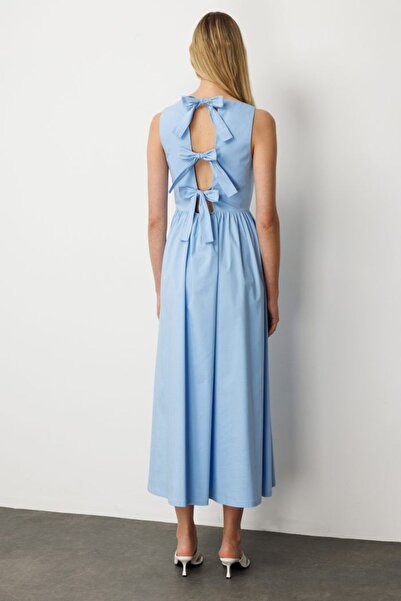 GLENDA Mavi Büzgülü Sırt Dekolte Fiyonk Detaylı Midi Elbise