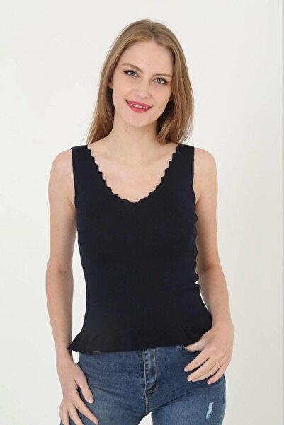 lunirawear Women's V-Neck Ruffle Detail Crop - Black