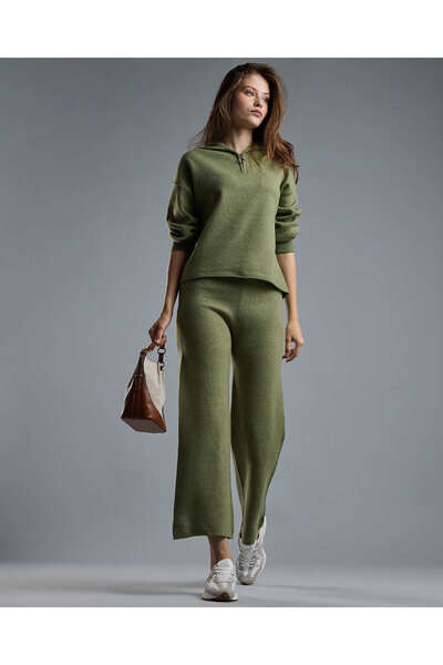 R&B Textured Sweatshirt with High Neck and Long Sleeves