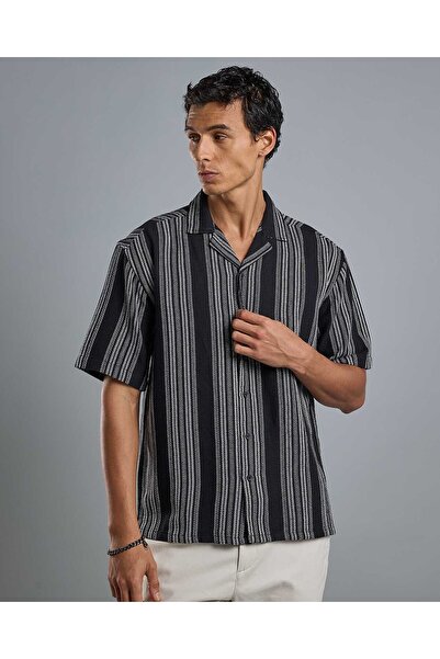 R&B قميص مخطط بياقة ريفير وأكمام قصيرة
