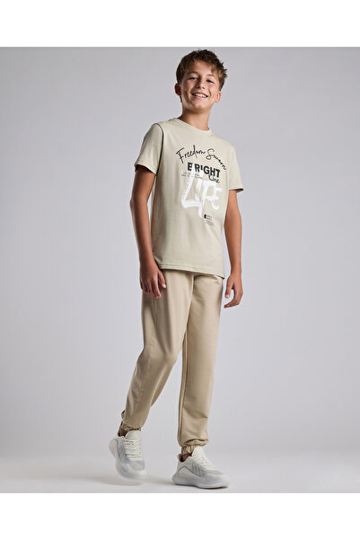 R&B تي شيرت بطبعة جرافيكية مع رقبة دائرية وأكمام قصيرة