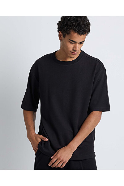 R&B تي شيرت مزخرف برقبة دائرية وأكمام قصيرة