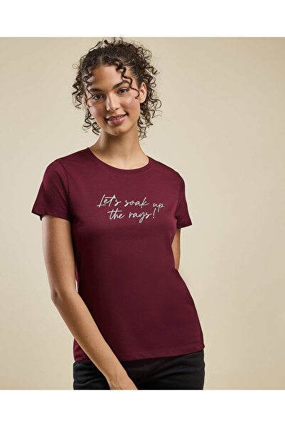 R&B تي شيرت بطبعة خطية مع رقبة دائرية وأكمام قصيرة