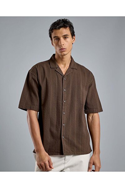 R&B قميص مخطط بياقة ريفير وأكمام قصيرة