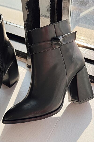 I Love Shoes Oxsend Mat Deri Kurdele Detaylı Siyah Topuklu Bot
