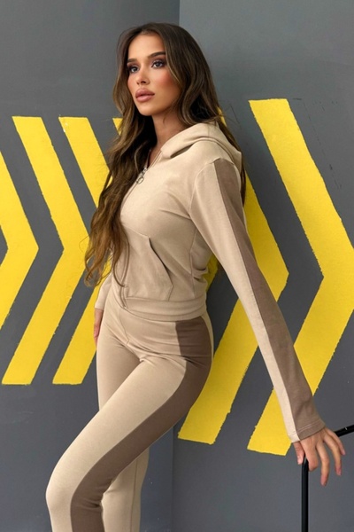 FashionForYou Γυναικεία φόρμα TEZO, δίχρωμη εκτύπωση με μπεζ πάνελ, στενό παντελόνι και φούτερ, κρεμ