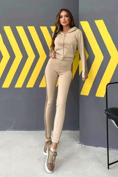 FashionForYou Γυναικεία φόρμα TEZO, δίχρωμη εκτύπωση με μπεζ πάνελ, στενό παντελόνι και φούτερ, κρεμ