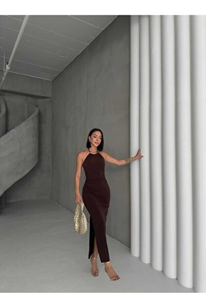 PEMAA Boyundan bağlamalı halter yaka aksesuar detaylı uzun elbise
