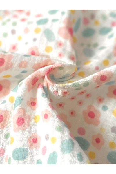 Zezig Pink Daisy Muslin Blanket