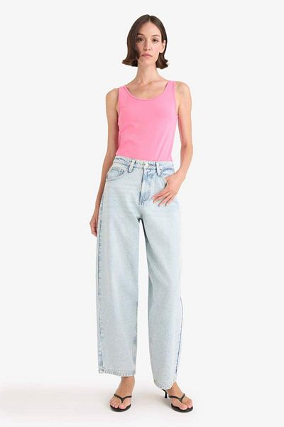 DeFacto New Season Slim Fit Slim Fit Basic Plain Round Neck Undershirt
