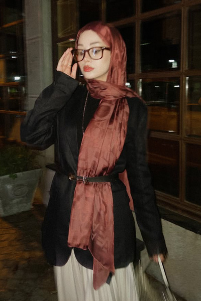 carell Şuranur Bilgin's Choice Writing Pattern Jacquard Italian Silk Shawl Red Brown