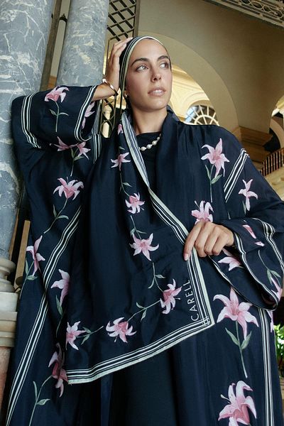 carell Blooming Monogram Flush Shawl Black