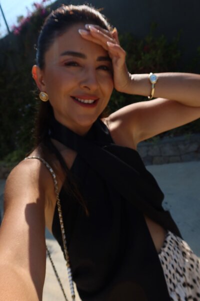 Özge Özgenç Önden Bağlamalı Büzgülü Bluz