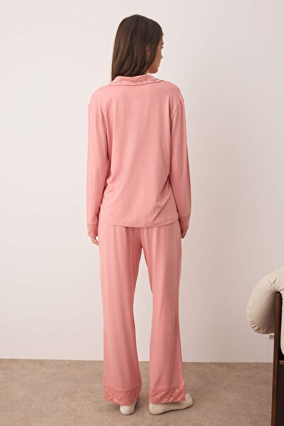 Kolekcia Trendyol Detailné pletené pyžamové pyžamo Dusty Rose THMAW26PT00033