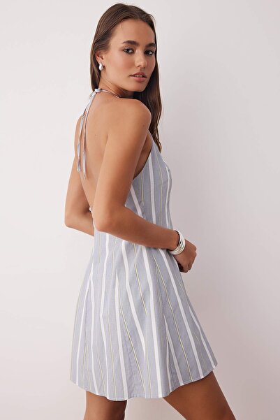 Trendyol Collection Šedo-vícebarevné tkané šaty s knoflíky a otevřenými zády TWOSS25EL00888