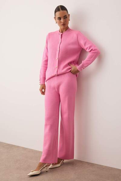 Trendyol Modest Rosa Perlenknopf-Strick-Unter-Oberteil-Set TCTAW25US00035