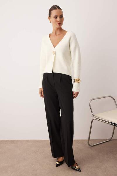 Trendyol Collection Ecru Soft Textured Knitwear Cardigan with Button Detail Twoaw26Hi00212