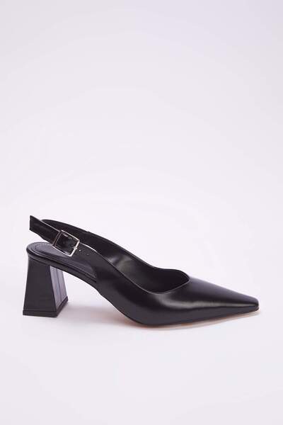 TRENDYOL SHOES Black Patent Leather Buckle Detailed Pointed Toe Women's Block Heeled Shoes 
 Takeaw26To00010