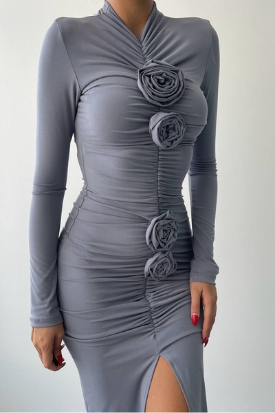 WOMAN VISION Kadın Füme Sandy Kumaş Büzgü ve Yırtmaç Detaylı Gül Aksesuar Detay Midi Abiye Elbise 314