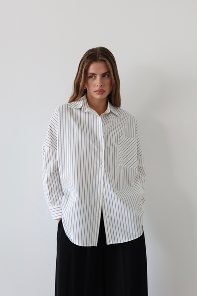 JASTE Dámská černá pruhovaná oversize košile s knoflíky a detaily na kapsách