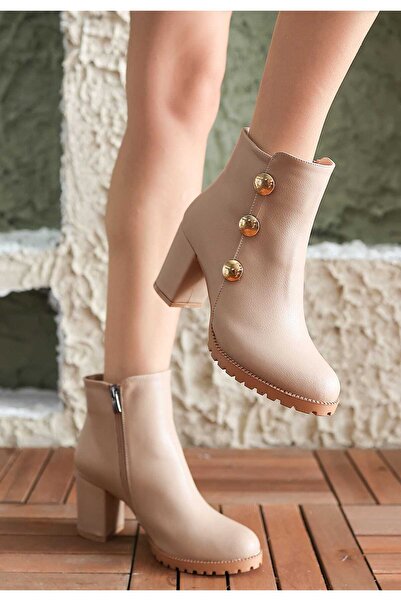 werfen حذاء Lesia Yandan بإبزيم ذهبي من الجلد اللامع ومغلق من الخلف للنساء