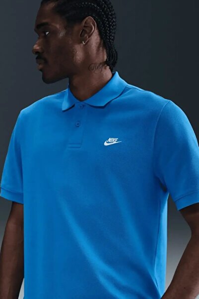 Nike تي شيرت رجالي ذو ياقة بولو باللون الأزرق من Sportswear Clup (خذ مقاسًا أ...