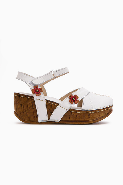 Limoya Genuine Leather Katlyn White Flower Detailed Closed Toe Wedge Heeled Women's Sandals