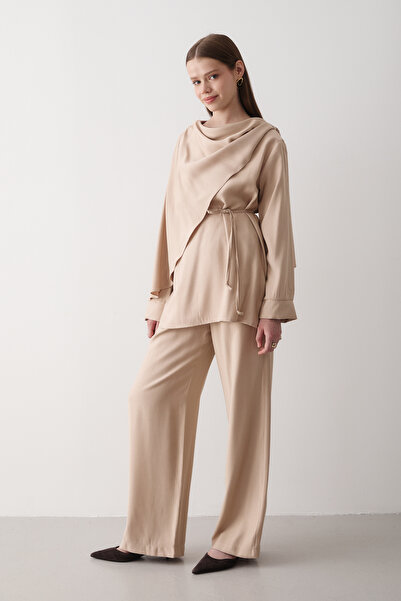 JASTE Kadın Drapeli Kuşaklı Bluz & Bol Paça Beli Lastikli Pantolon Takım