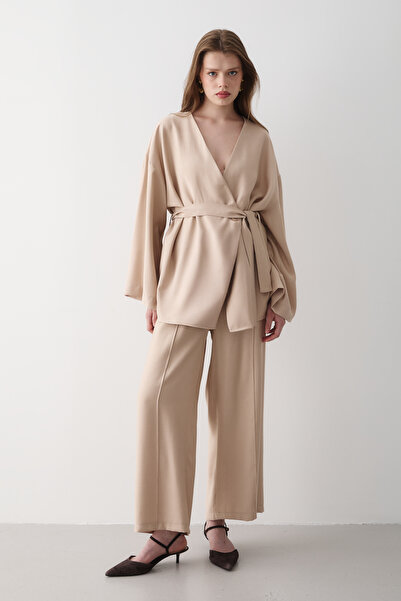 JASTE Kadın Bej V Yaka Kuşak Detaylı Alt & Üst Takım
