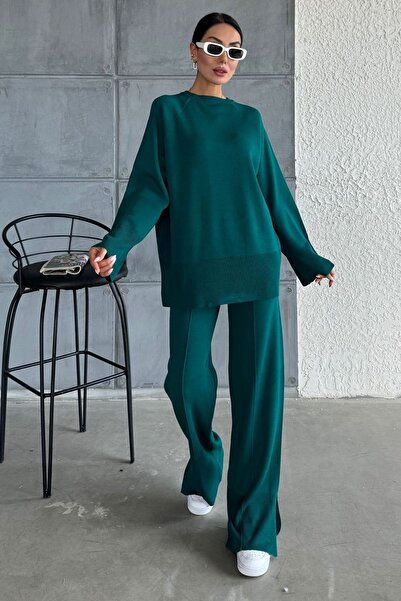 WOMAN VISION Túlméretes nadrág és pulóver szett fűvel és hasítékkal smaragd kötöttáruhoz - 1027