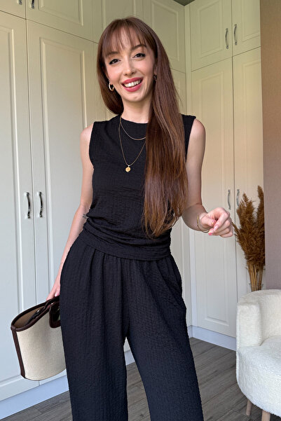 Dilay Gökoğlu Butik Siyah Gofre Bisiklet Yaka Takım