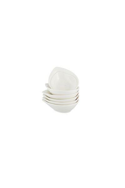 Dania 6-piece white porcelain dinnerware set for serving food, desserts, and sauces