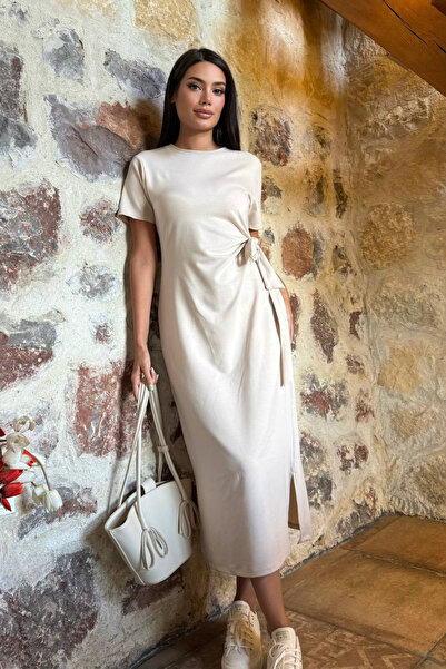 oshebu Μπεζ – Μακρύ φόρεμα άνοιγμα με κορδόνια στο πλάι