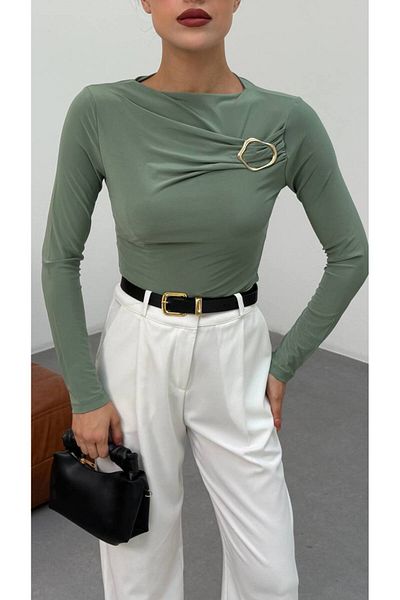 Butik Beyza Sandy Stretchy Blouse with Chest Accessory Detail