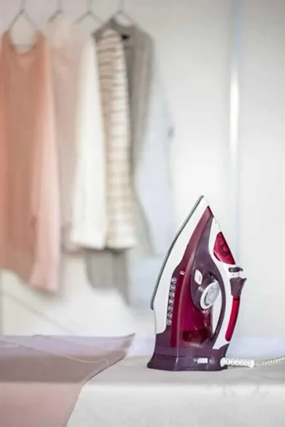 Clevora Red 2200 Watt Shock Steam Iron with Ceramic Soleplate